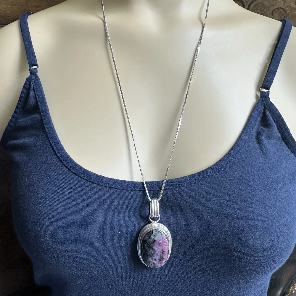 VTG Pendant Necklace 24 Inch Ruby Zoisite 925 Sterling Silver‎ Italy Chain 26.9g